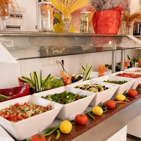 Otel Tiana 4*