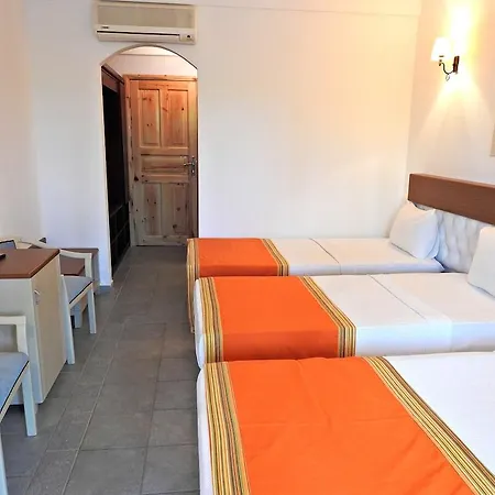 Otel Tiana 4*
